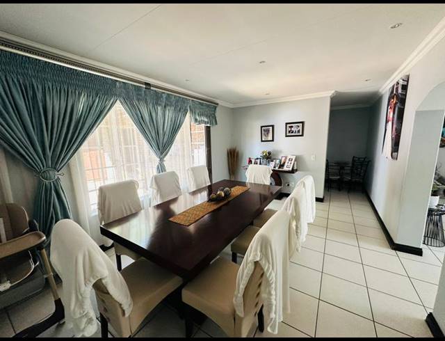 6 BEDROOM HOUSE FOR SALE IN PARKHILL GARDENS